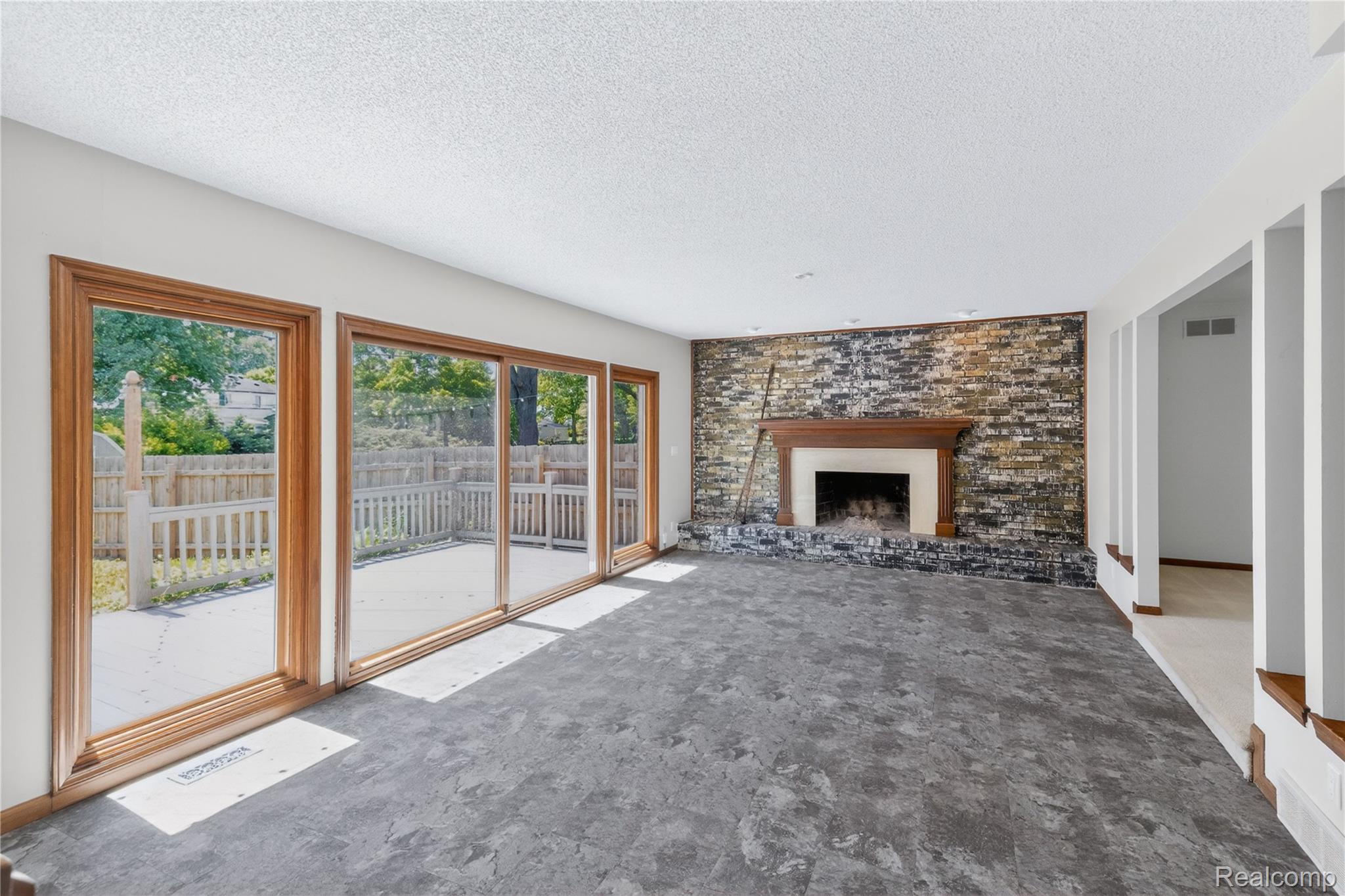 8027 Berkshire Drive Property Photo 10