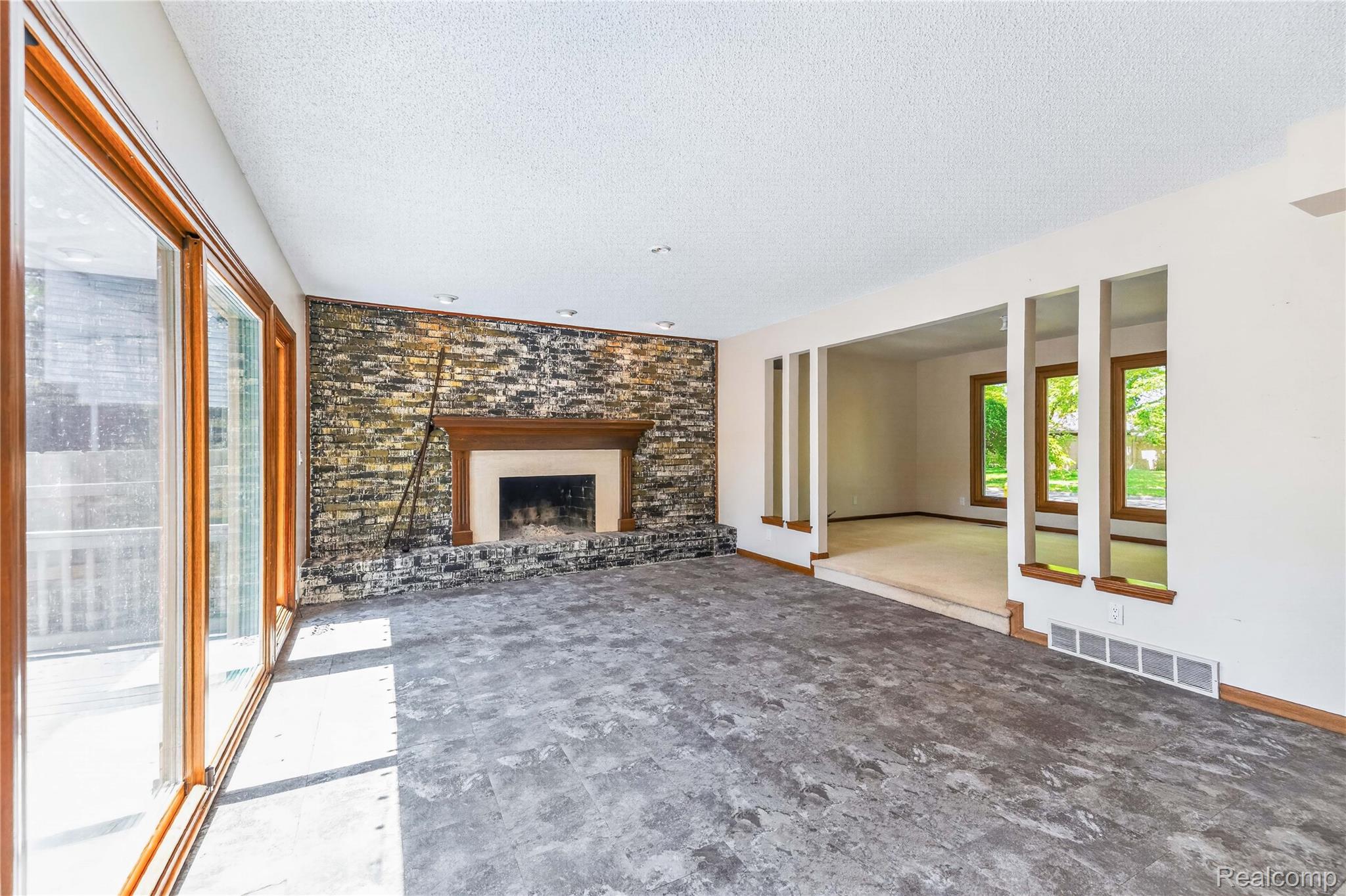 8027 Berkshire Drive Property Photo 11