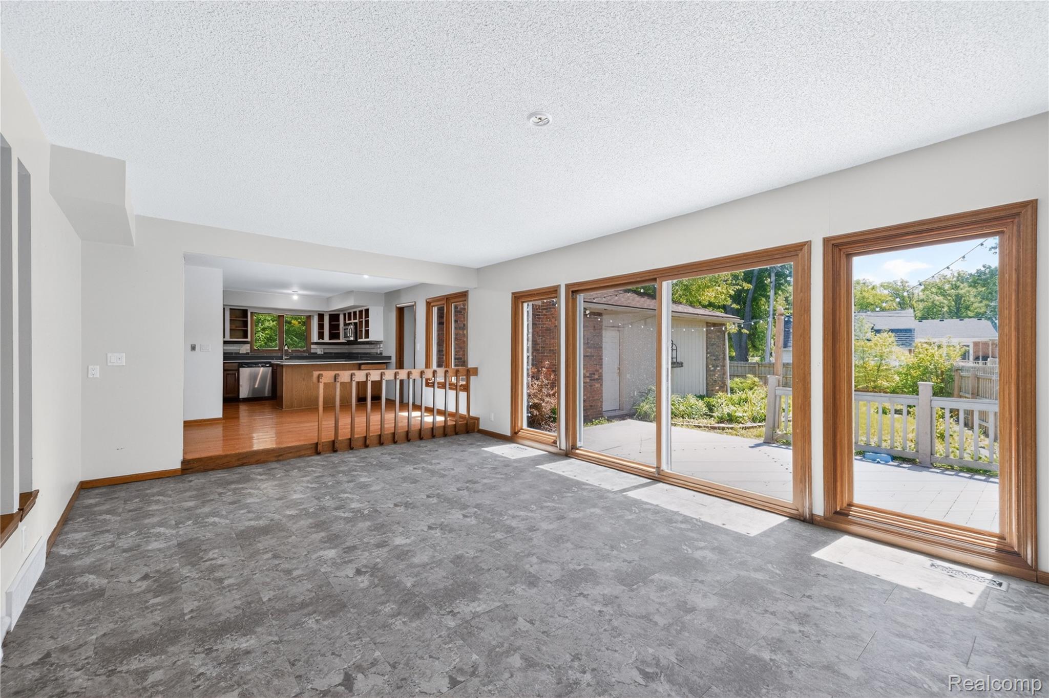 8027 Berkshire Drive Property Photo 12