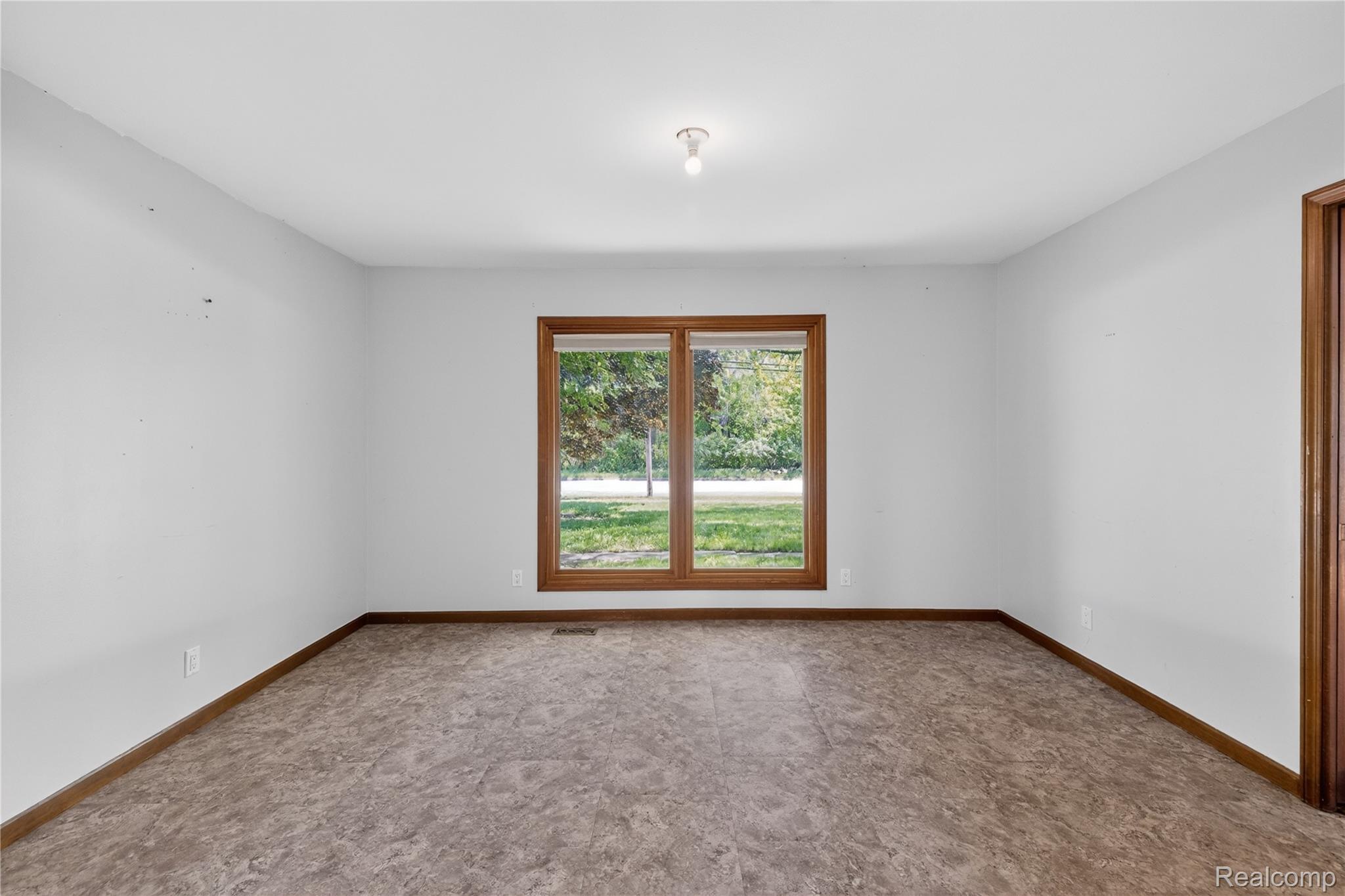 8027 Berkshire Drive Property Photo 15