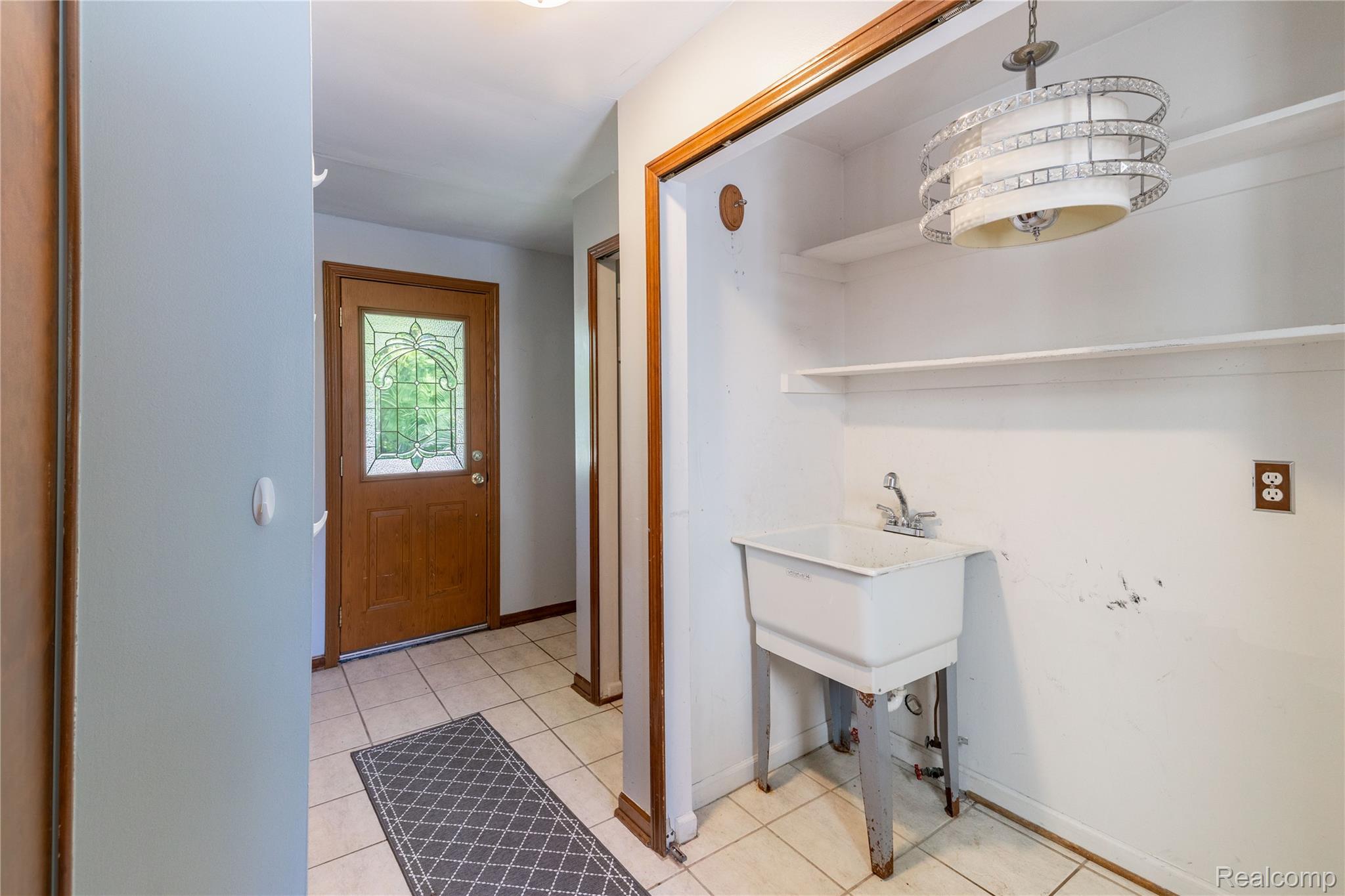 8027 Berkshire Drive Property Photo 16