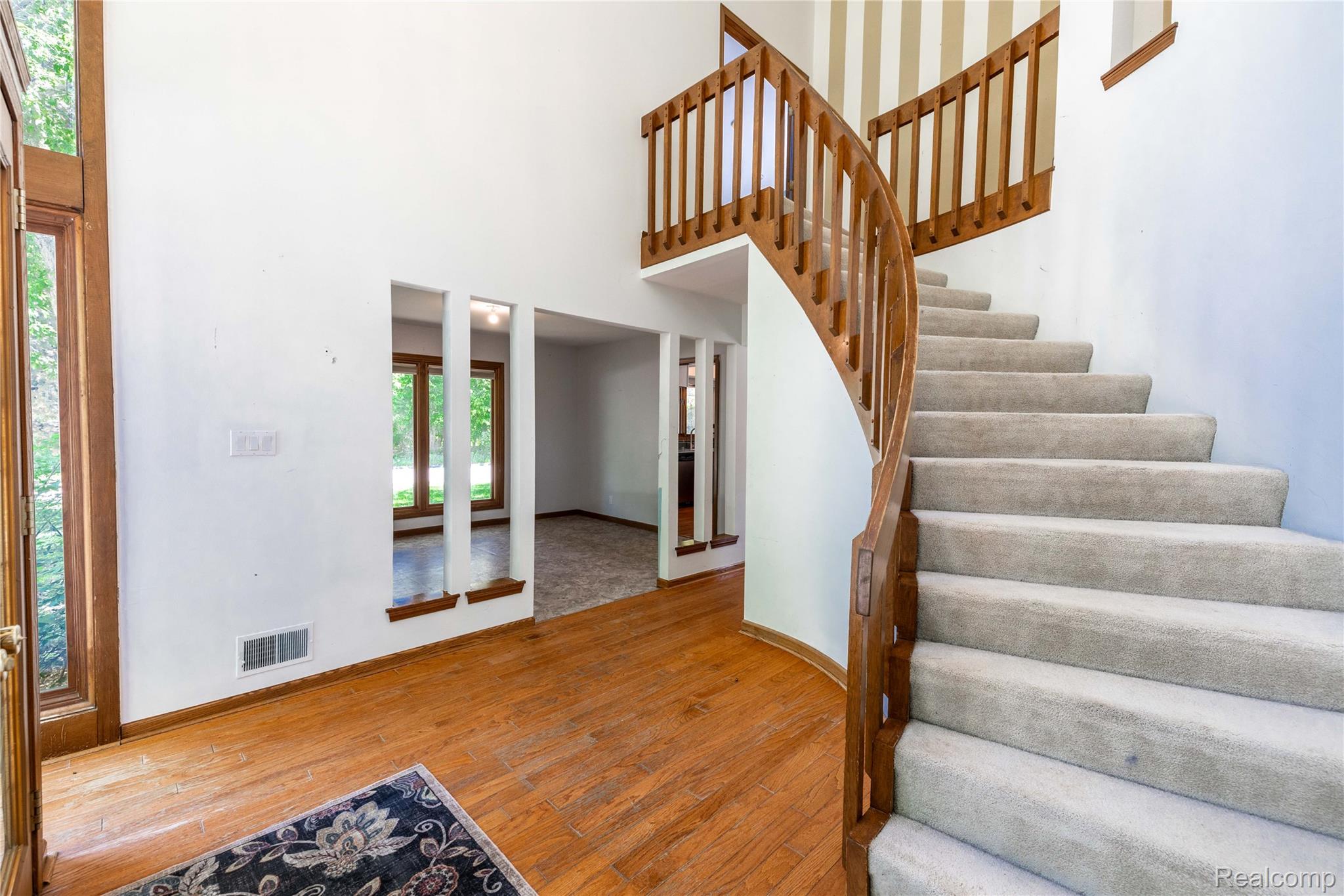 8027 Berkshire Drive Property Photo 18