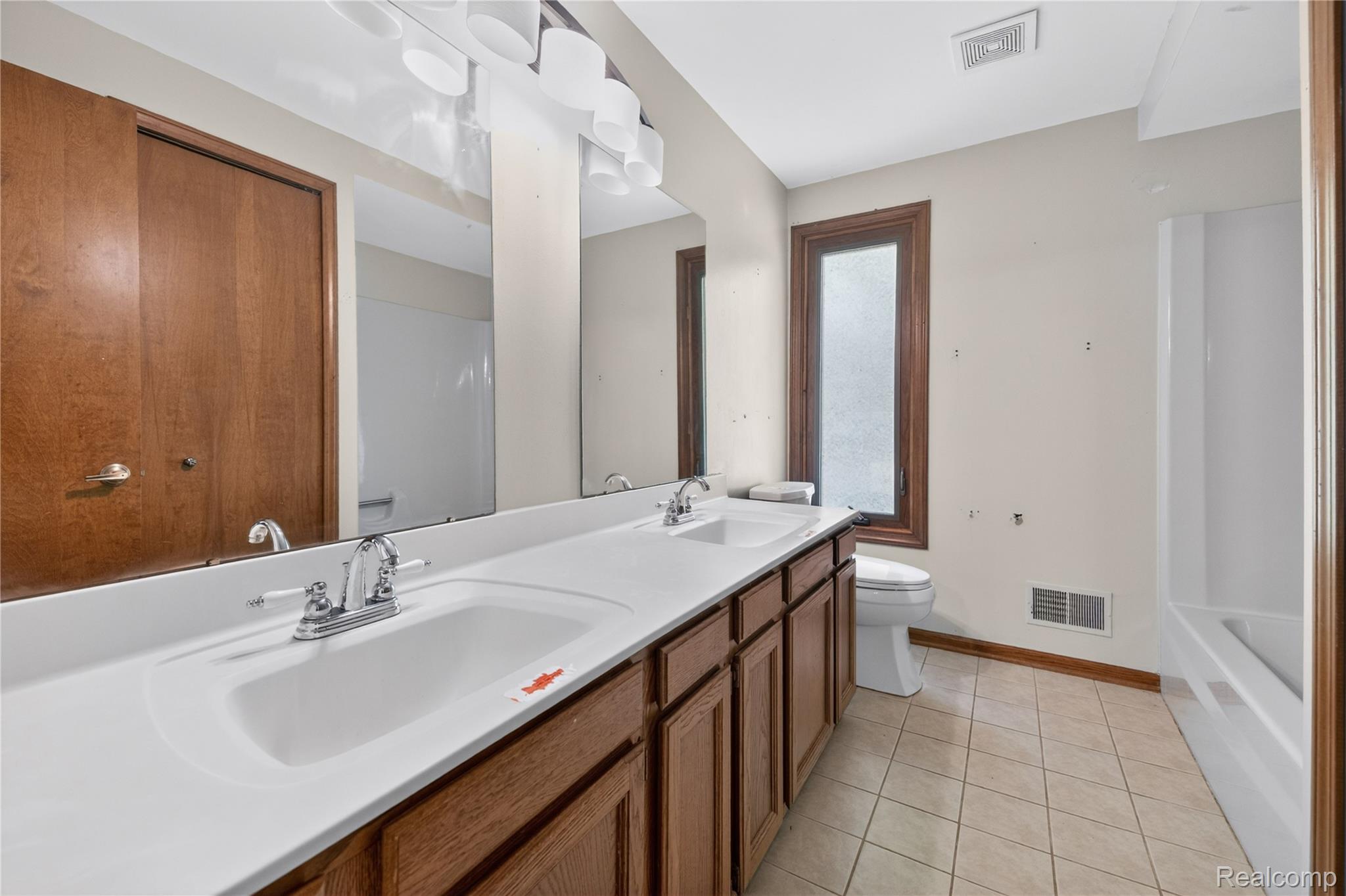 8027 Berkshire Drive Property Photo 31