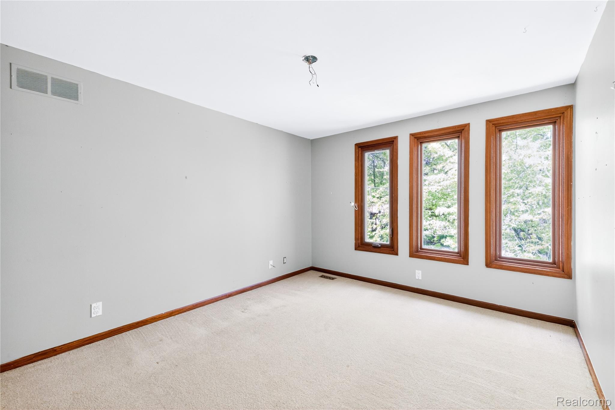 8027 Berkshire Drive Property Photo 32
