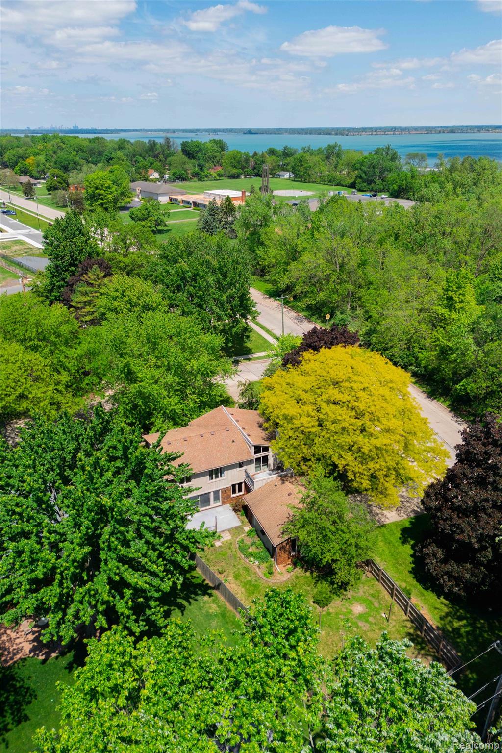 8027 Berkshire Drive Property Photo 38