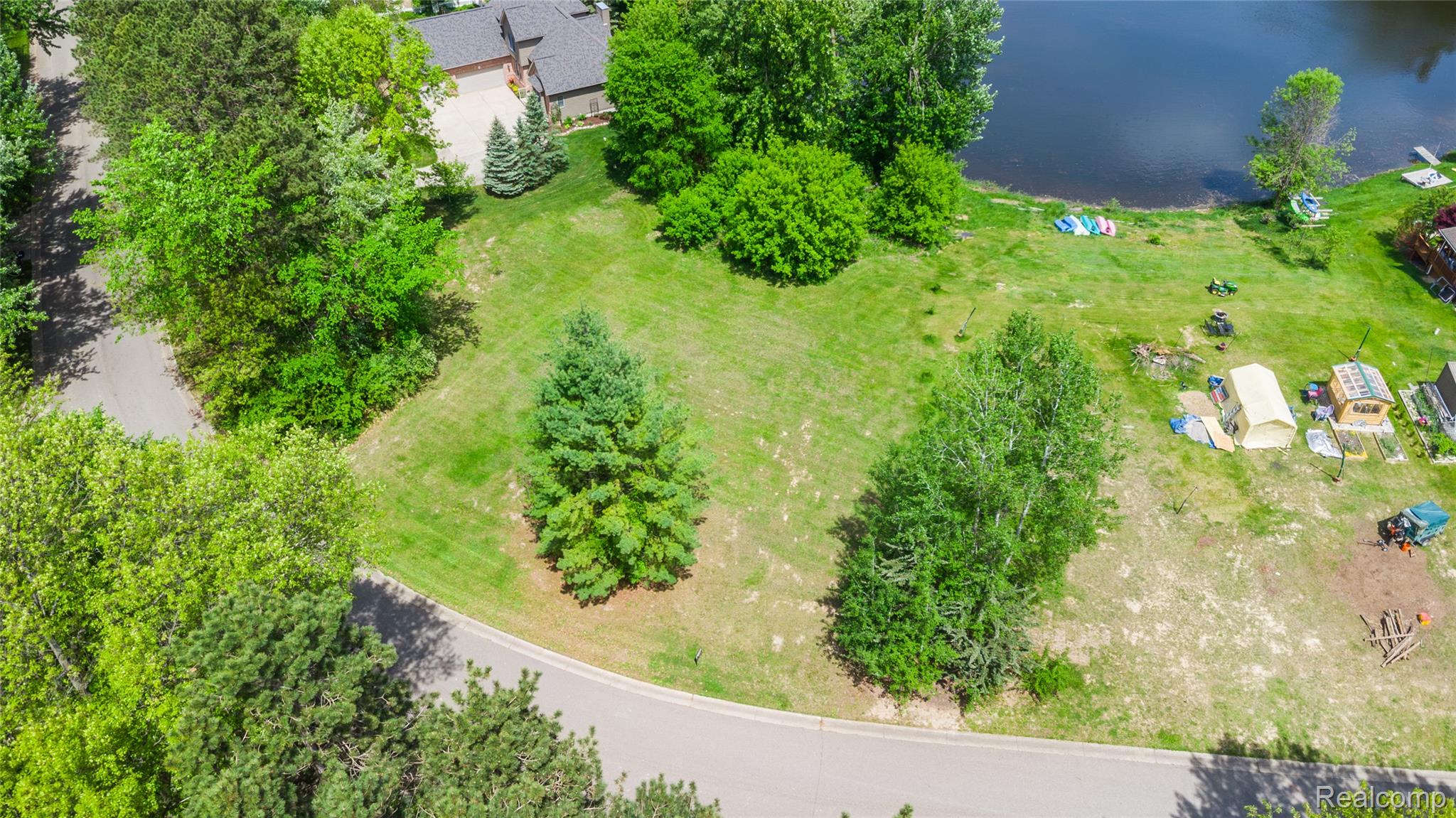9076 Pineview Lake Court Property Photo 1