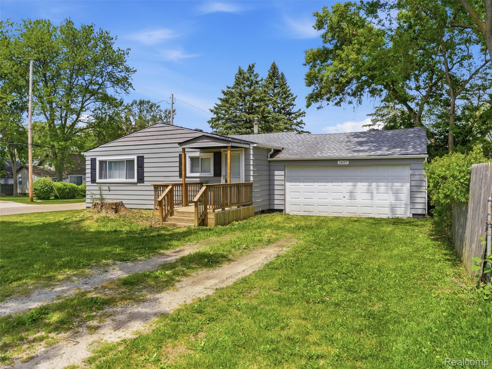 1437 E Parkwood Avenue Property Photo 1