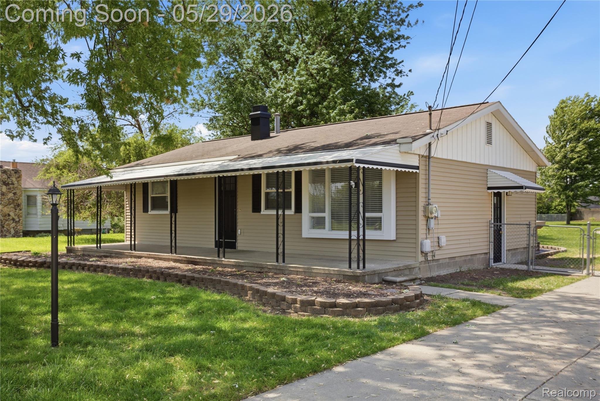 37257 Dundee Street Property Photo 2