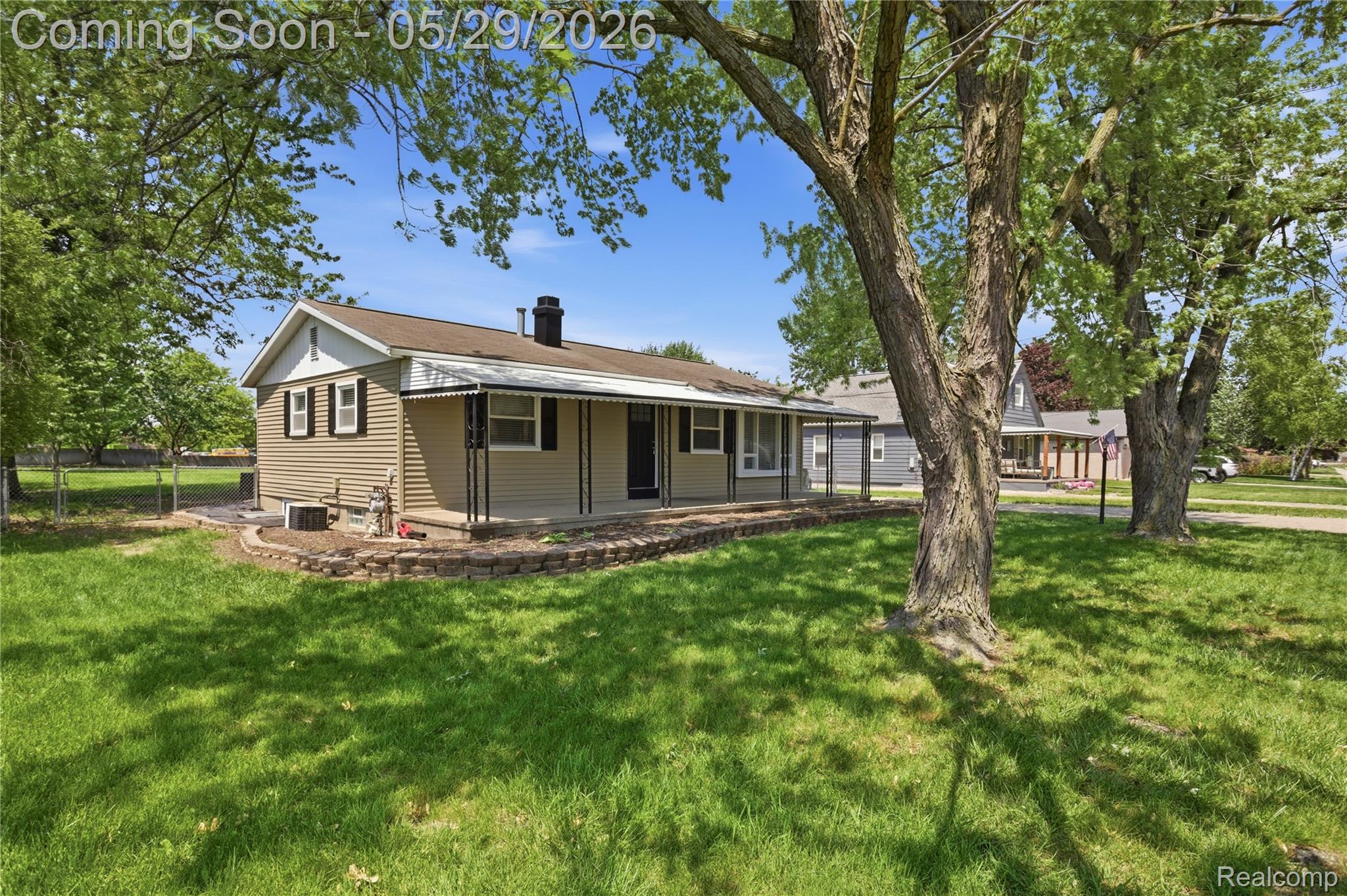 37257 Dundee Street Property Photo 3