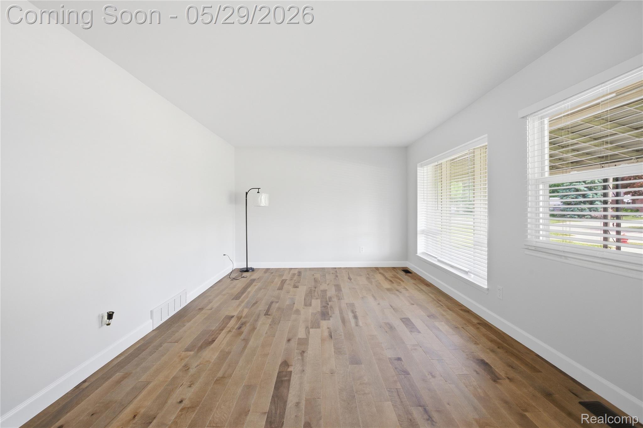 37257 Dundee Street Property Photo 7
