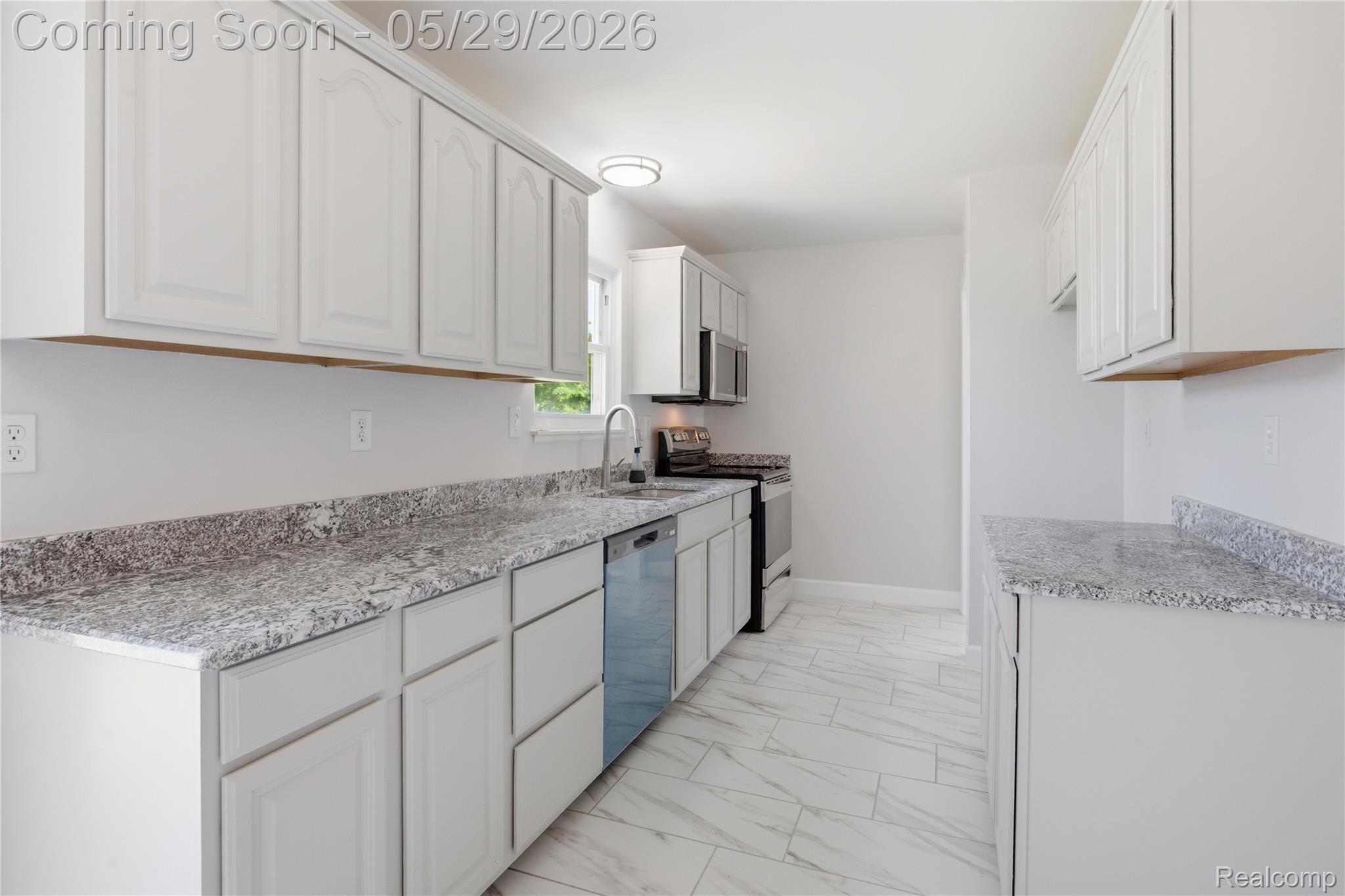 37257 Dundee Street Property Photo 12