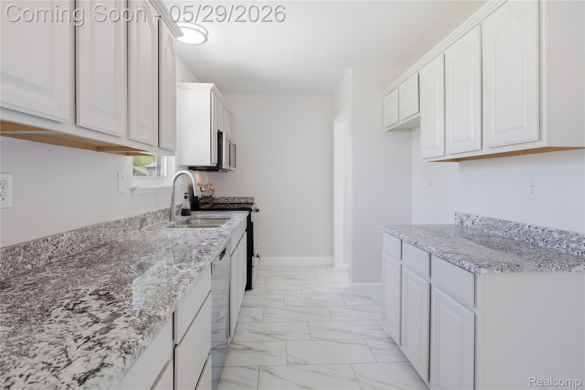 37257 Dundee Street Property Photo 13