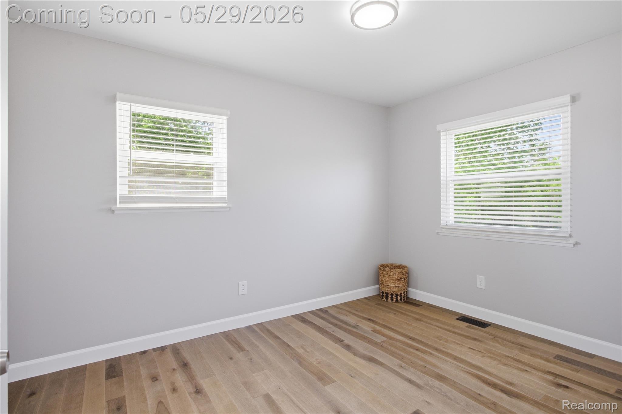 37257 Dundee Street Property Photo 20
