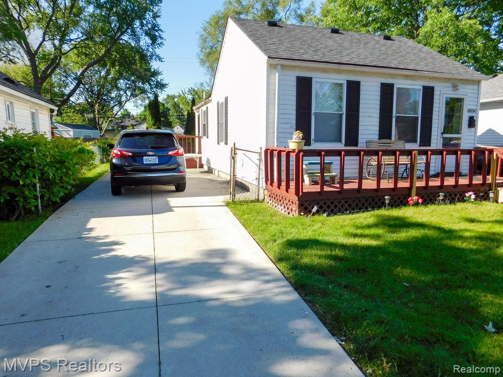 20334 E 8 Mile Road Property Photo 2
