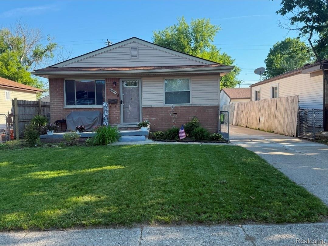 20555 Woodward Street Property Photo 1