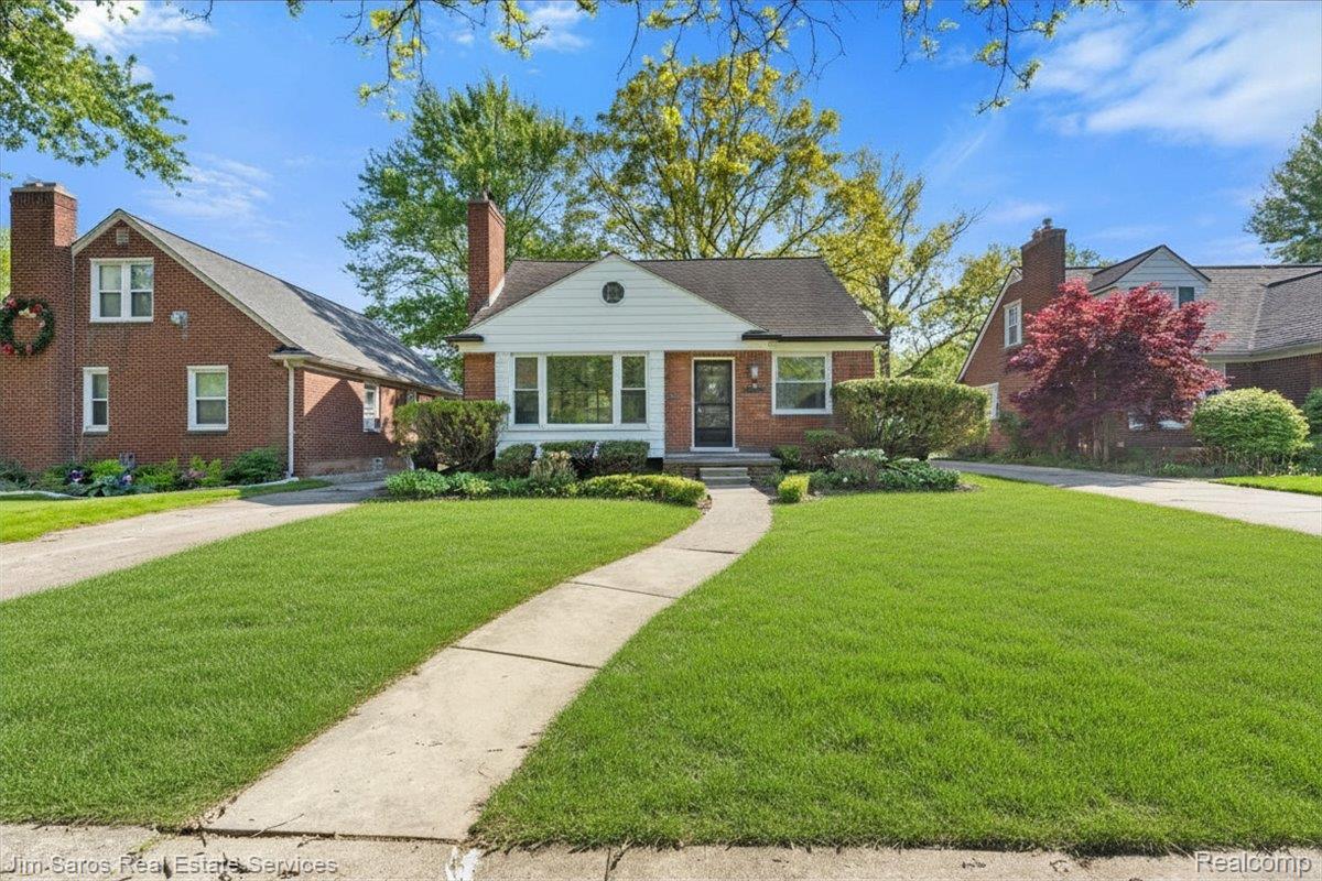 21252 Huntington Avenue Property Photo 1