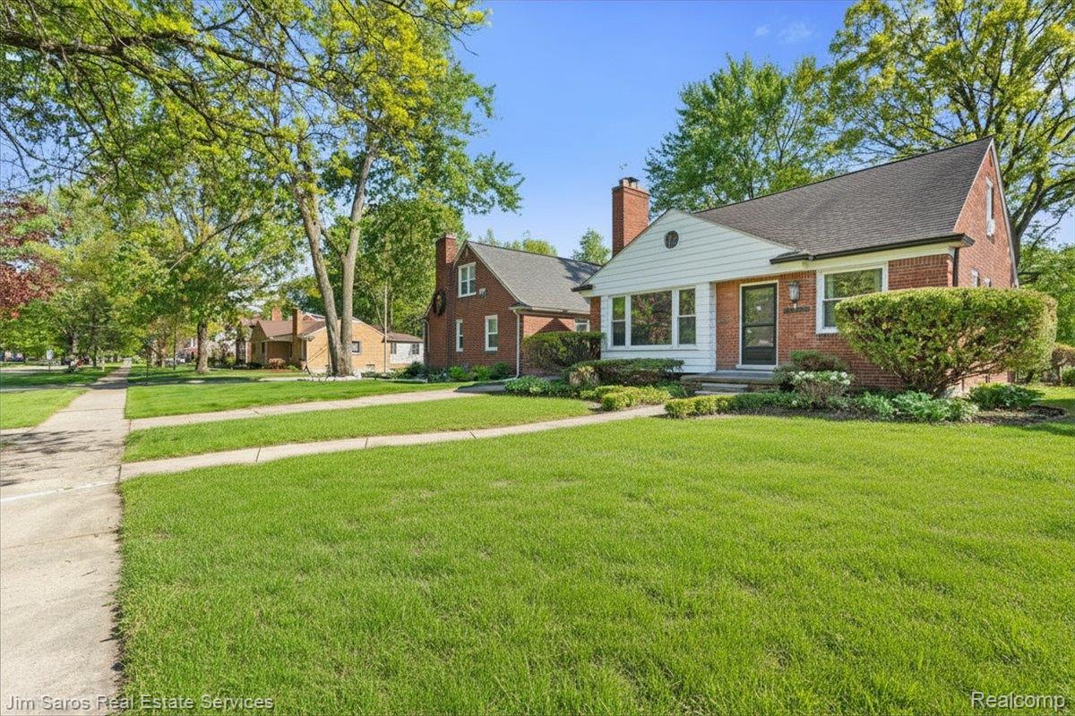 21252 Huntington Avenue Property Photo 1