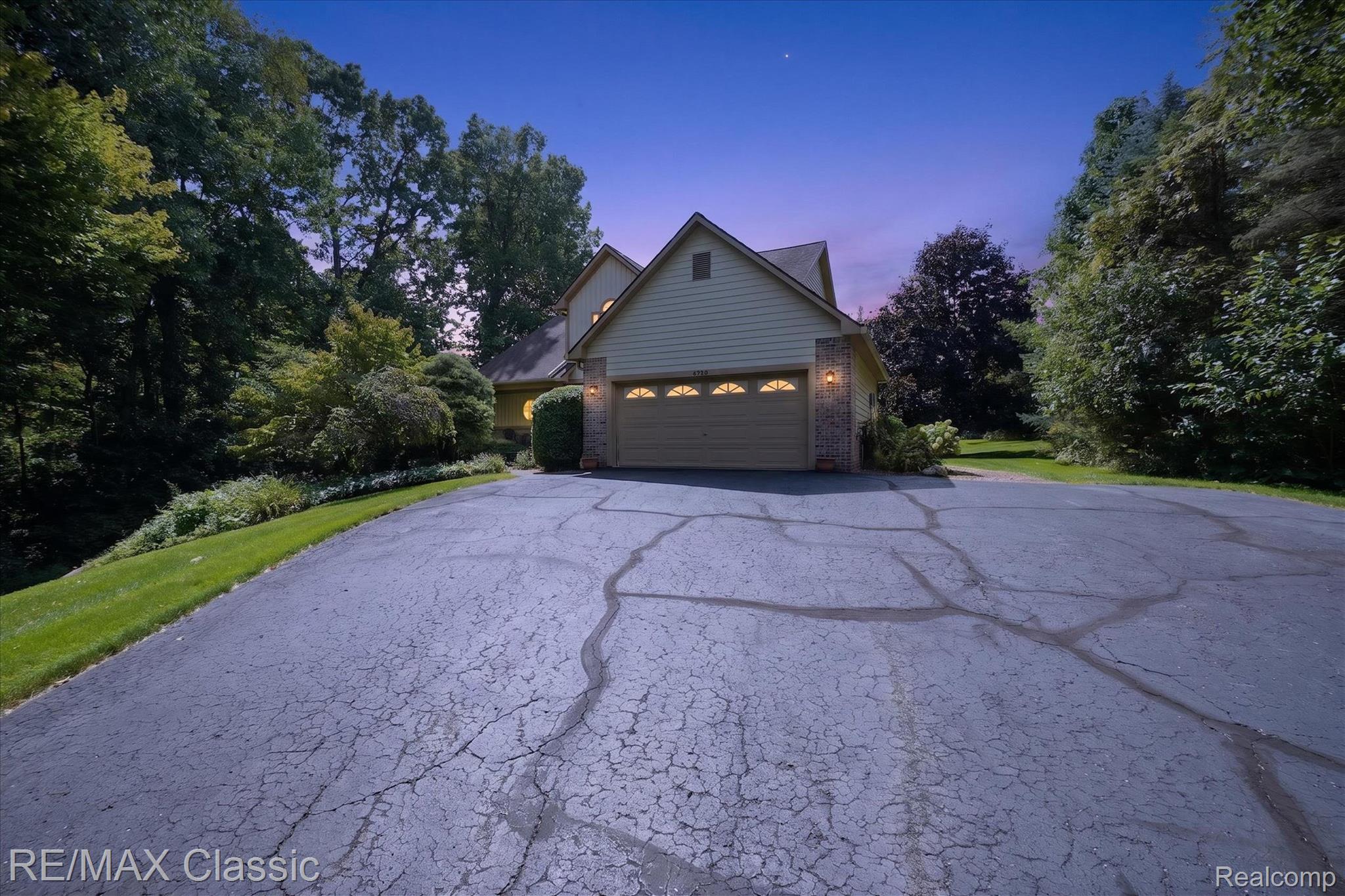 6280 Whispering Meadows Drive Property Photo 1