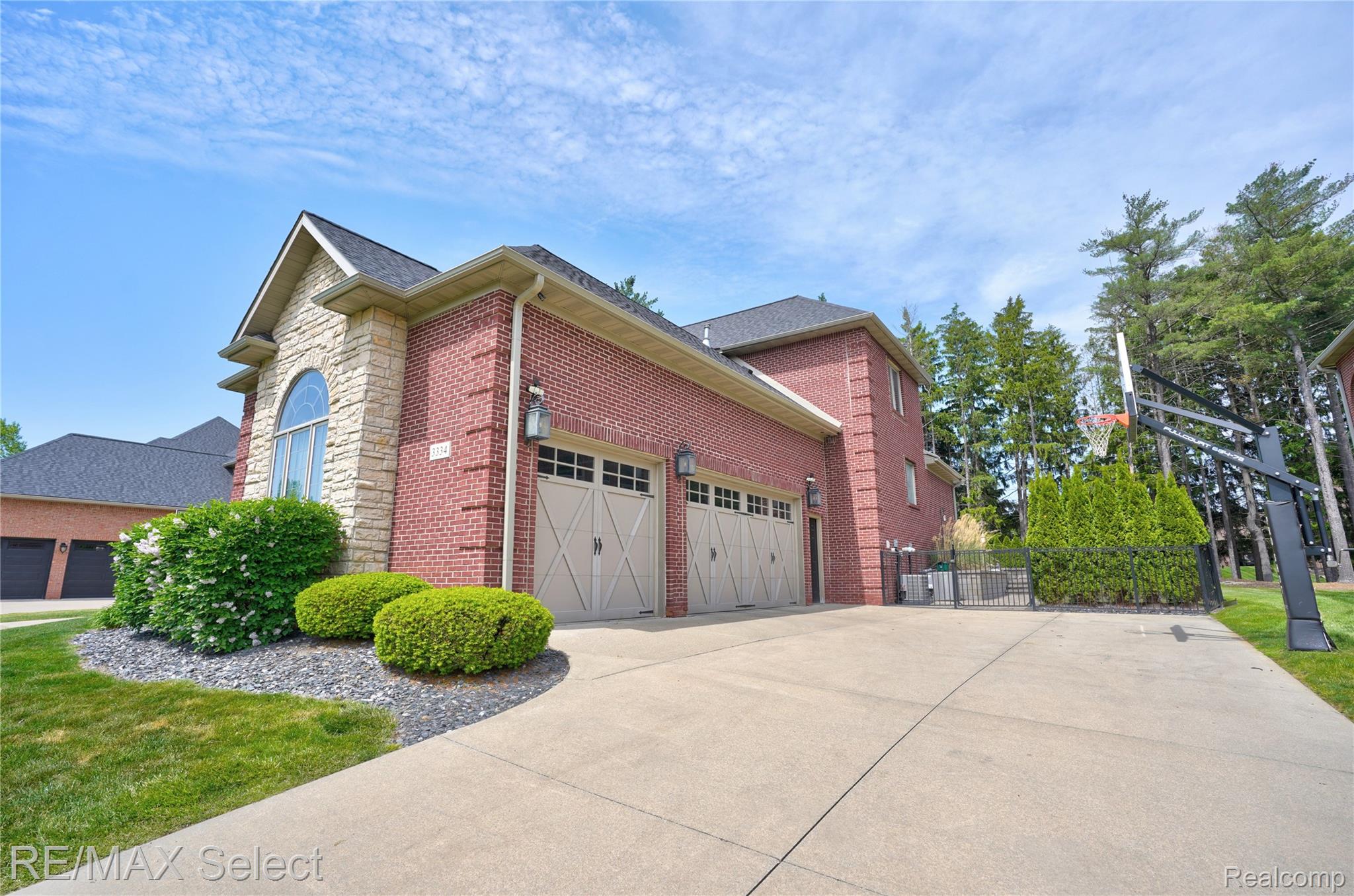 3334 Creekview Drive Property Photo 7