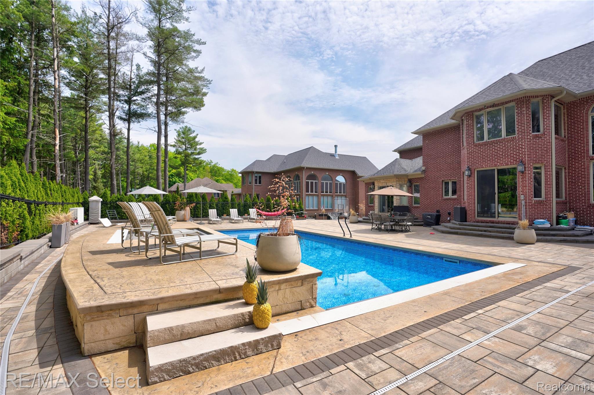 3334 Creekview Drive Property Photo 11