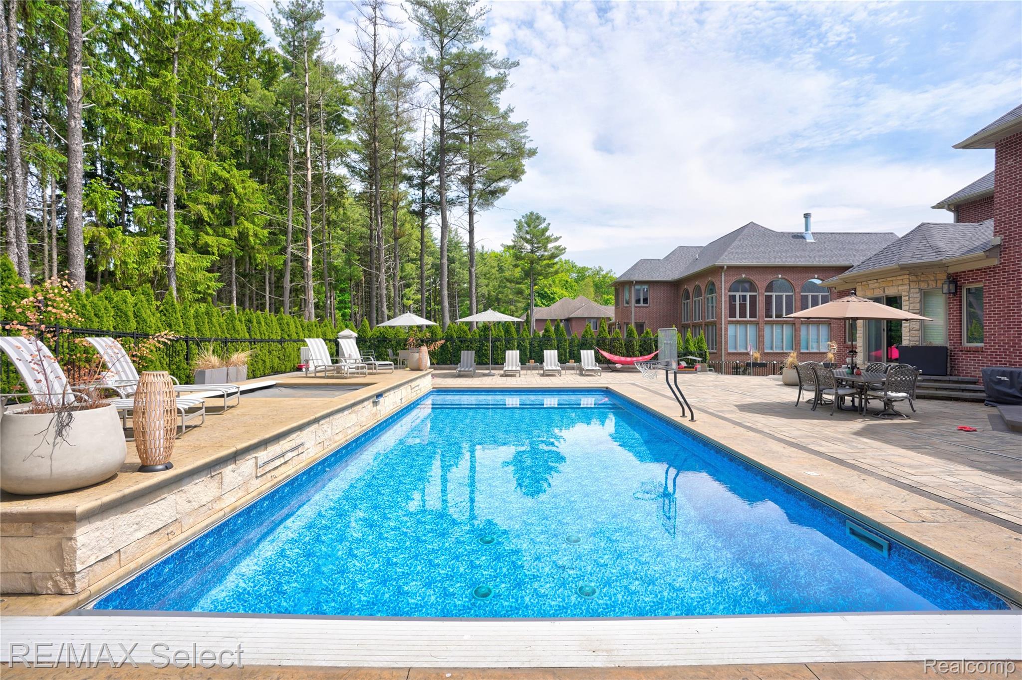 3334 Creekview Drive Property Photo 12