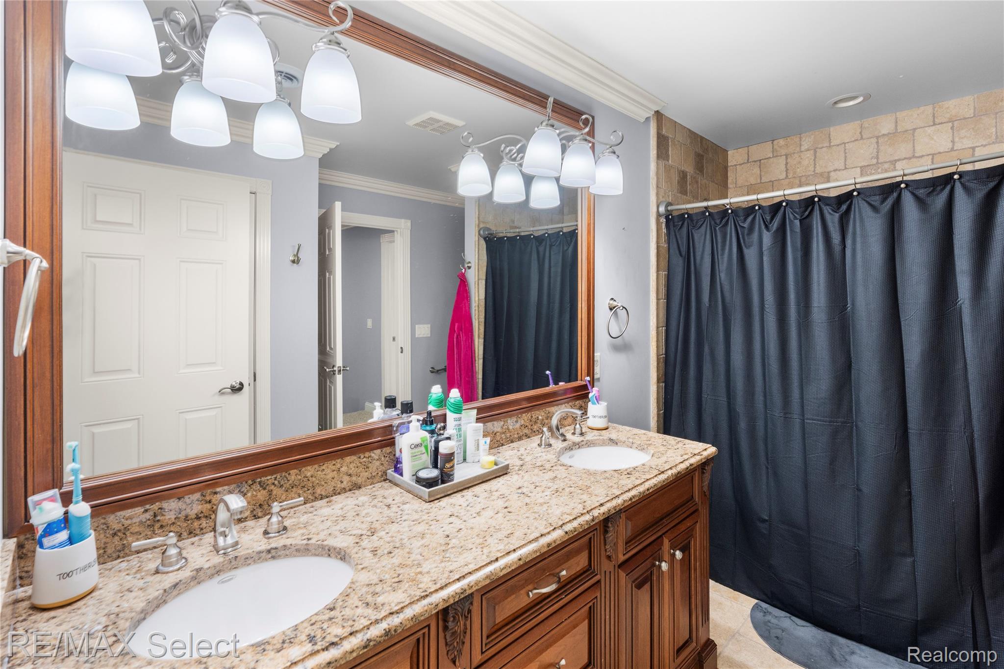 3334 Creekview Drive Property Photo 47