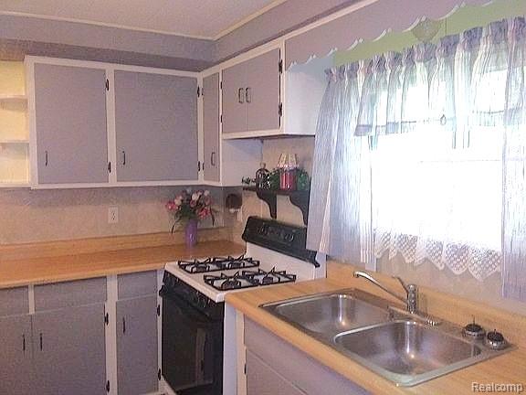 1050 W Mclean Avenue Property Photo 2