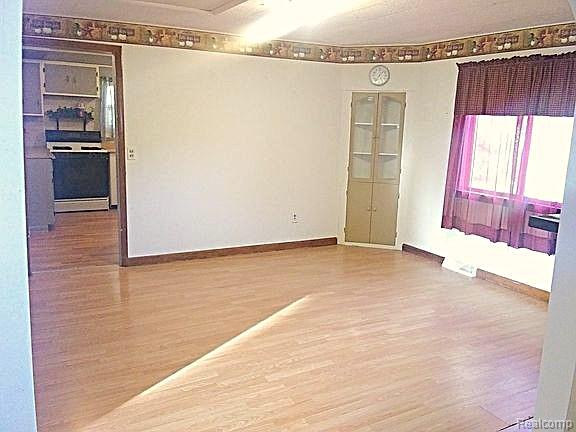 1050 W Mclean Avenue Property Photo 3