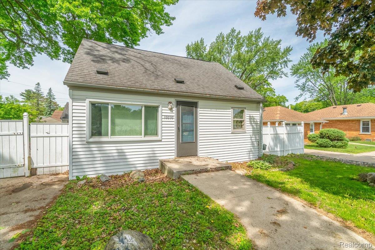 10090 Sterling Street Property Photo 1