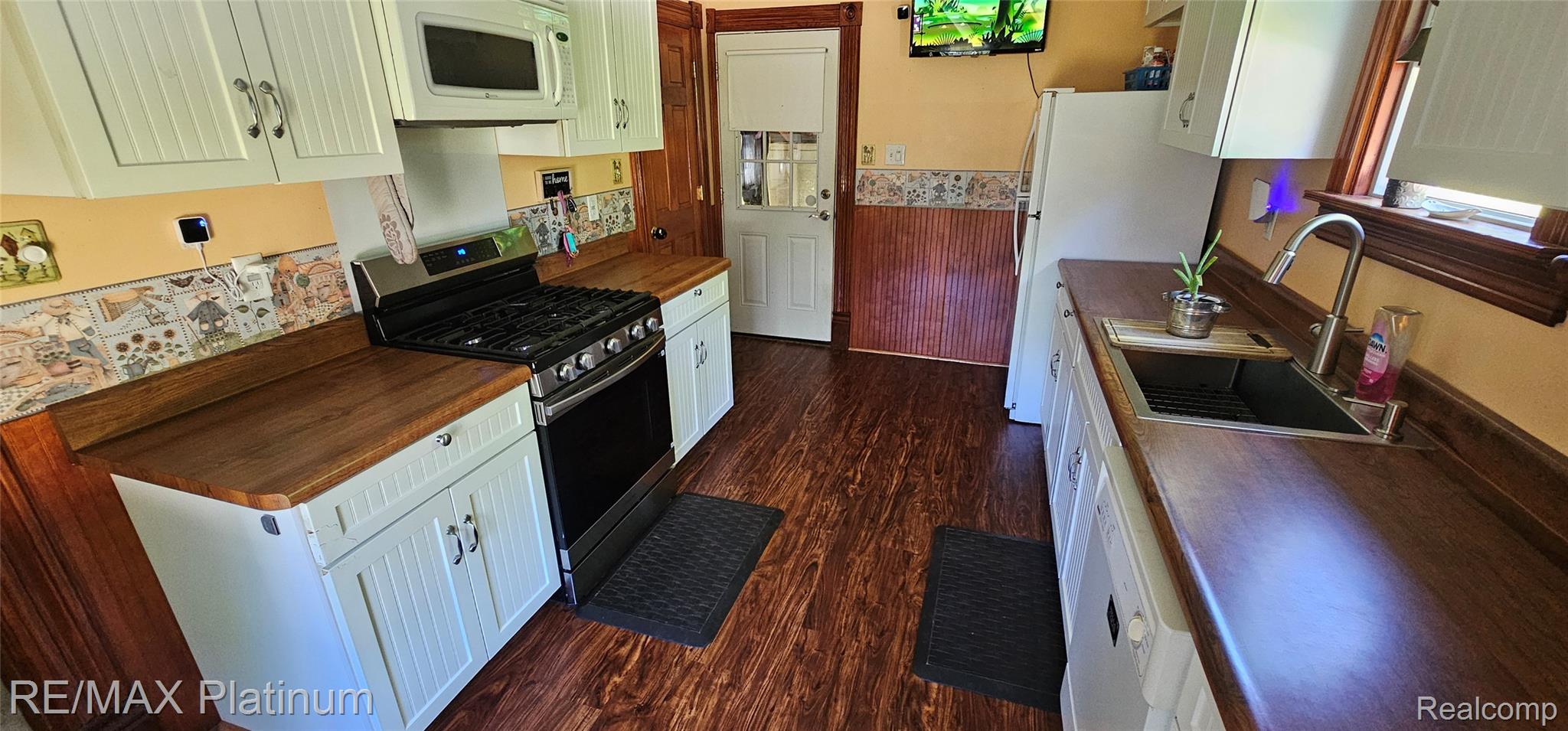 17140 Haggerty Road Property Photo 8