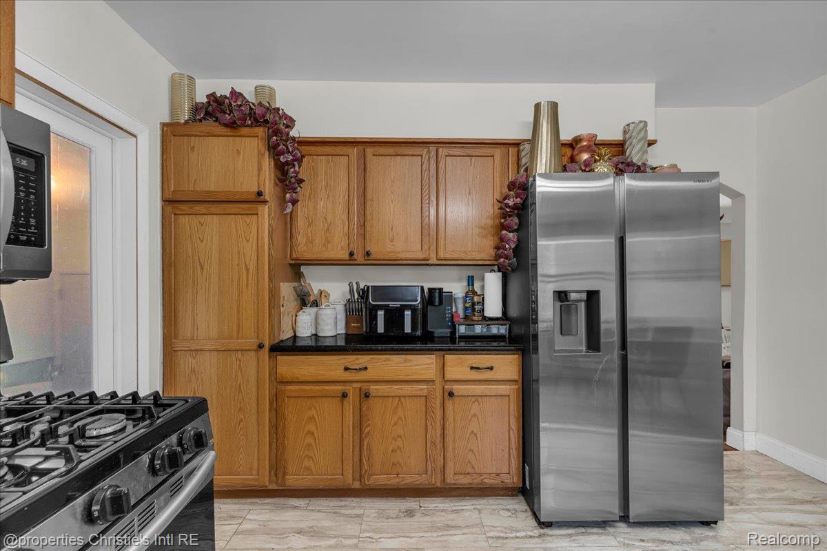 27524 Gail Drive Property Photo 11