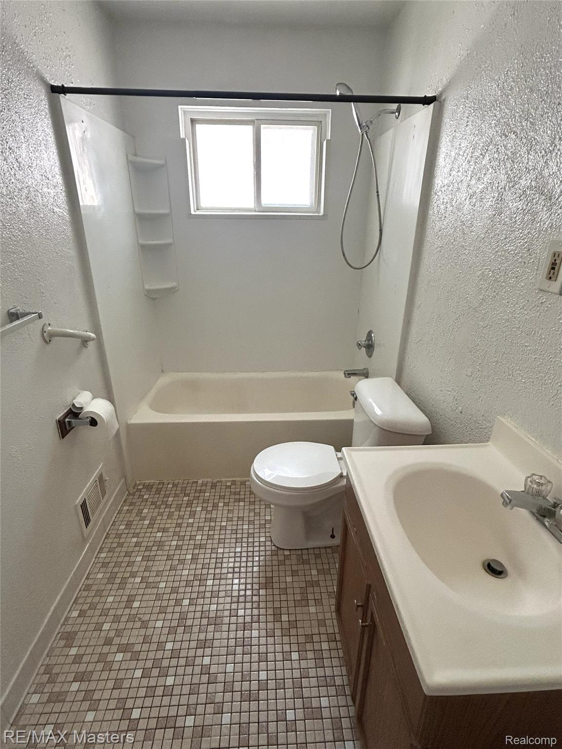 4210 Hazel Avenue Property Photo 7