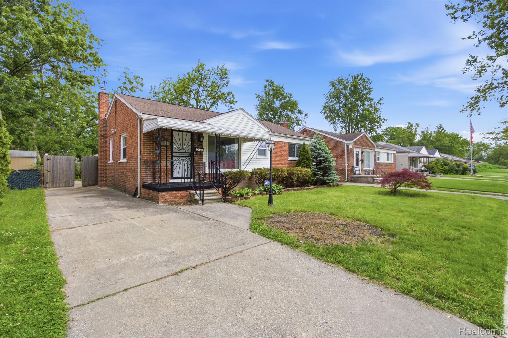 397 Longfellow Street Property Photo 2