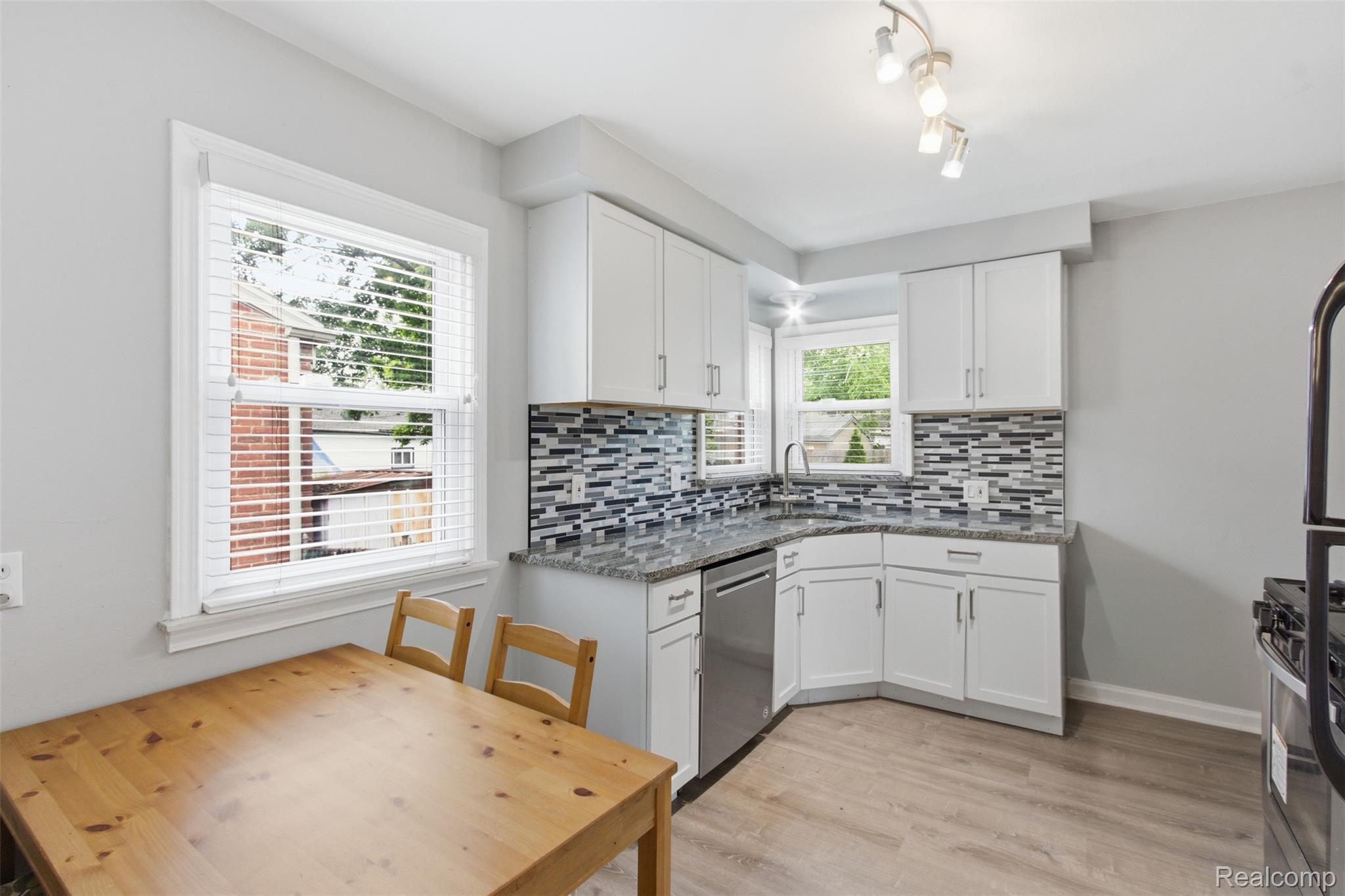 397 Longfellow Street Property Photo 6