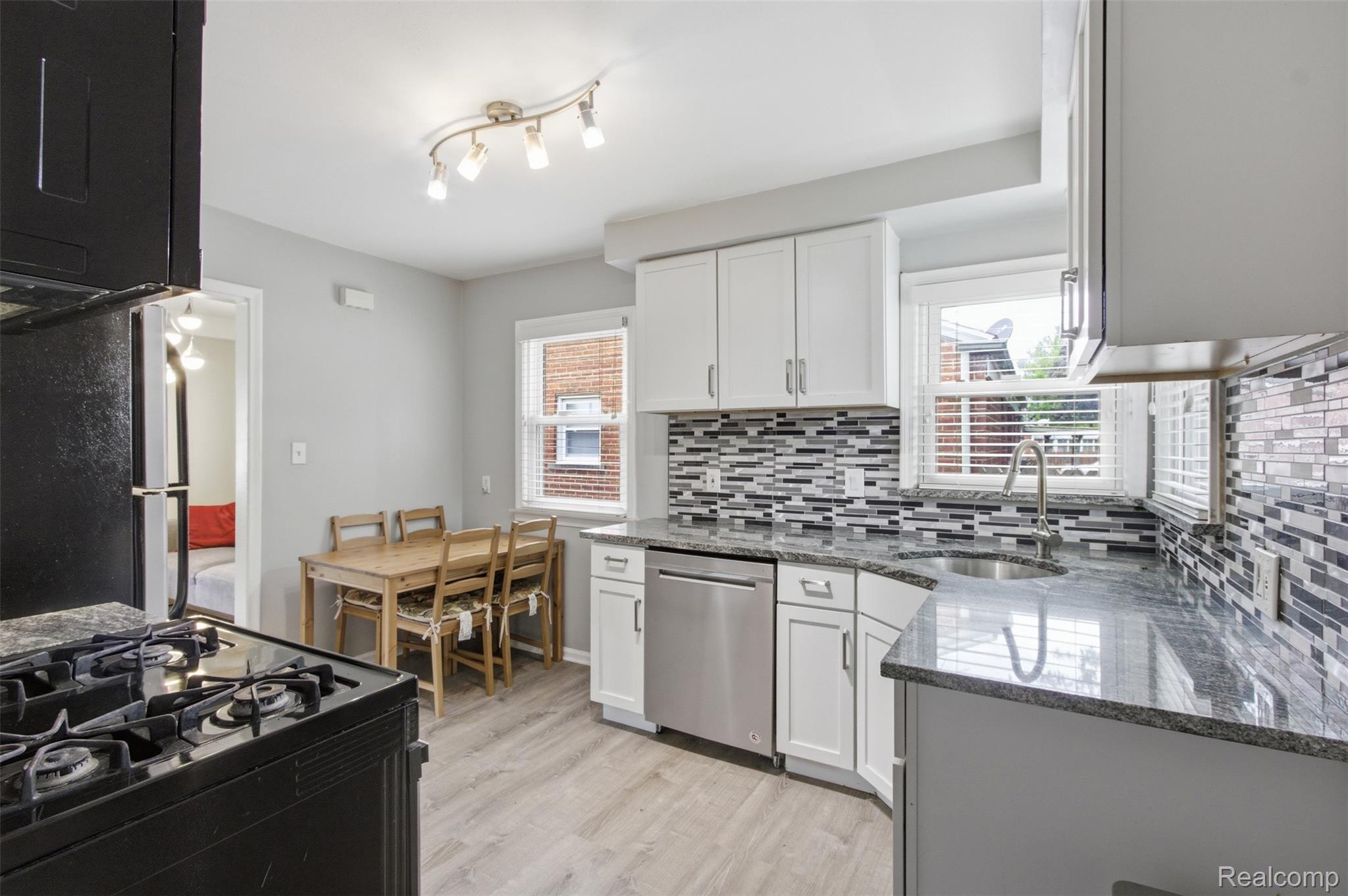 397 Longfellow Street Property Photo 7