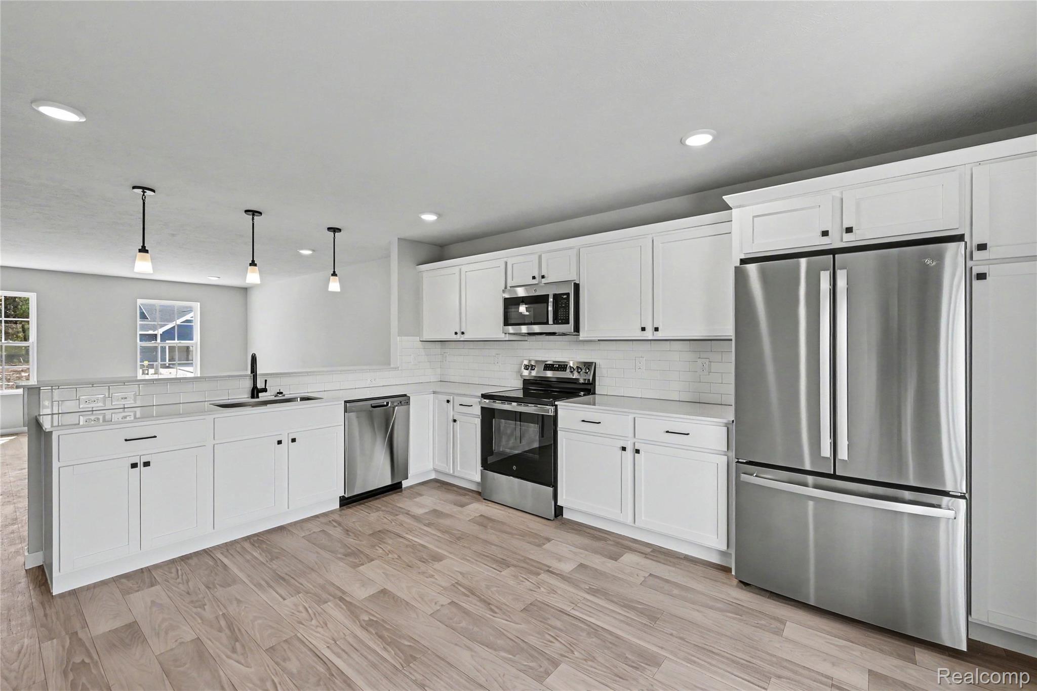 2328 Pear Tree Drive Property Photo 4