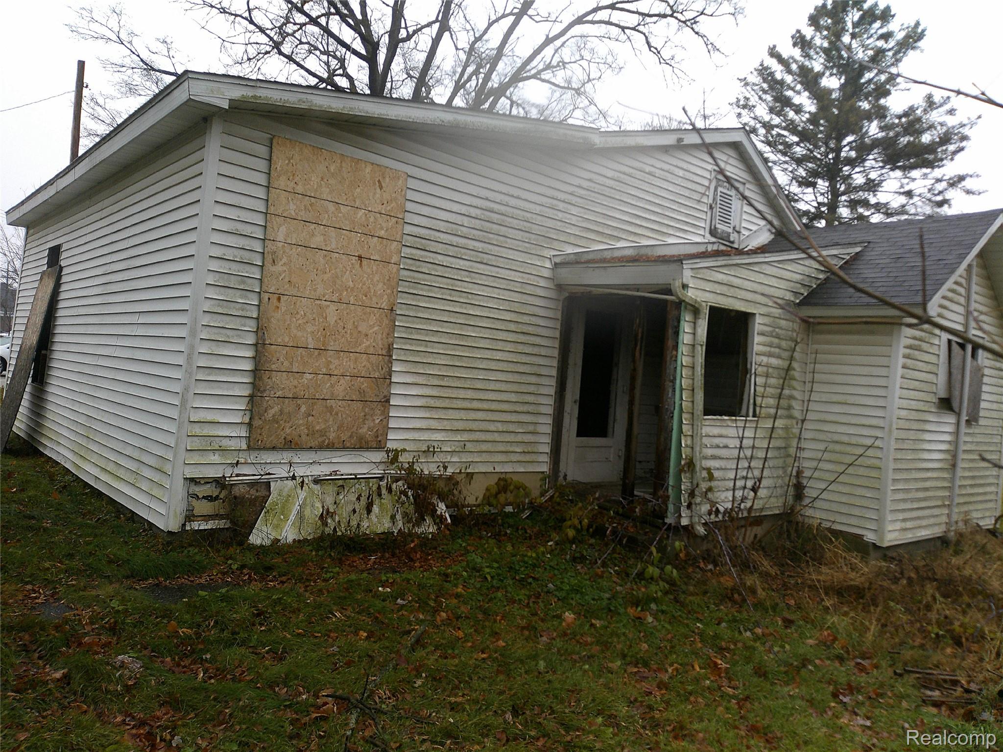 301 Chesaning Street Property Photo 4