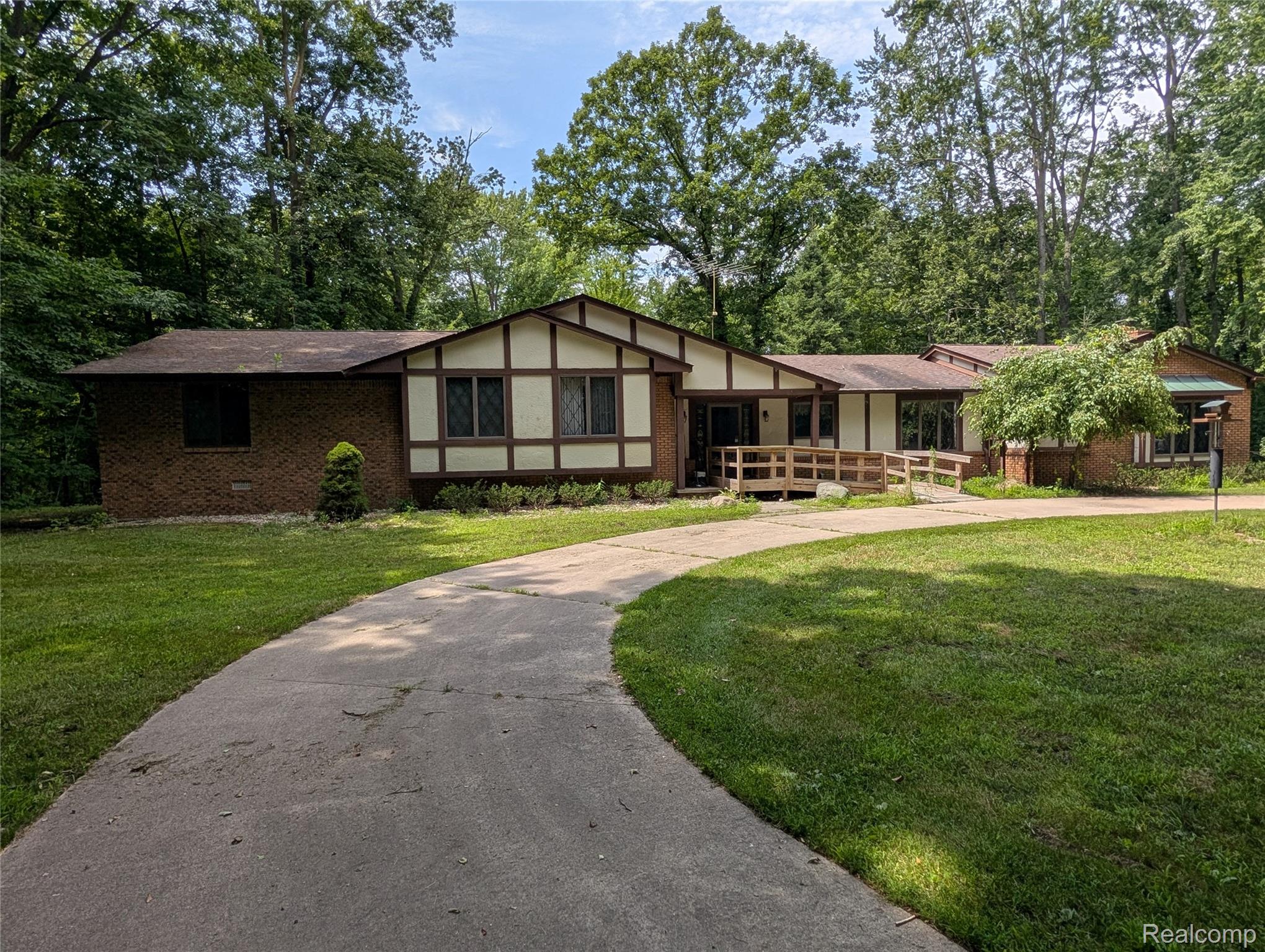 9345 Weber Road Property Photo 2