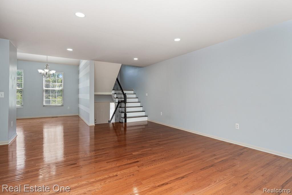 6963 Edgewater Drive Property Photo 4