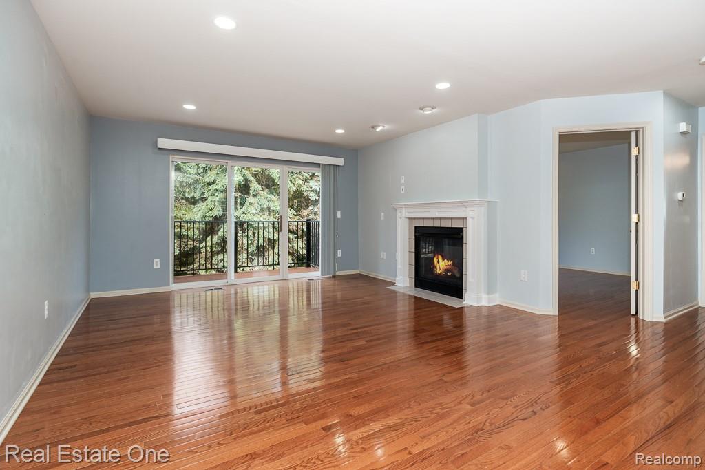 6963 Edgewater Drive Property Photo 5