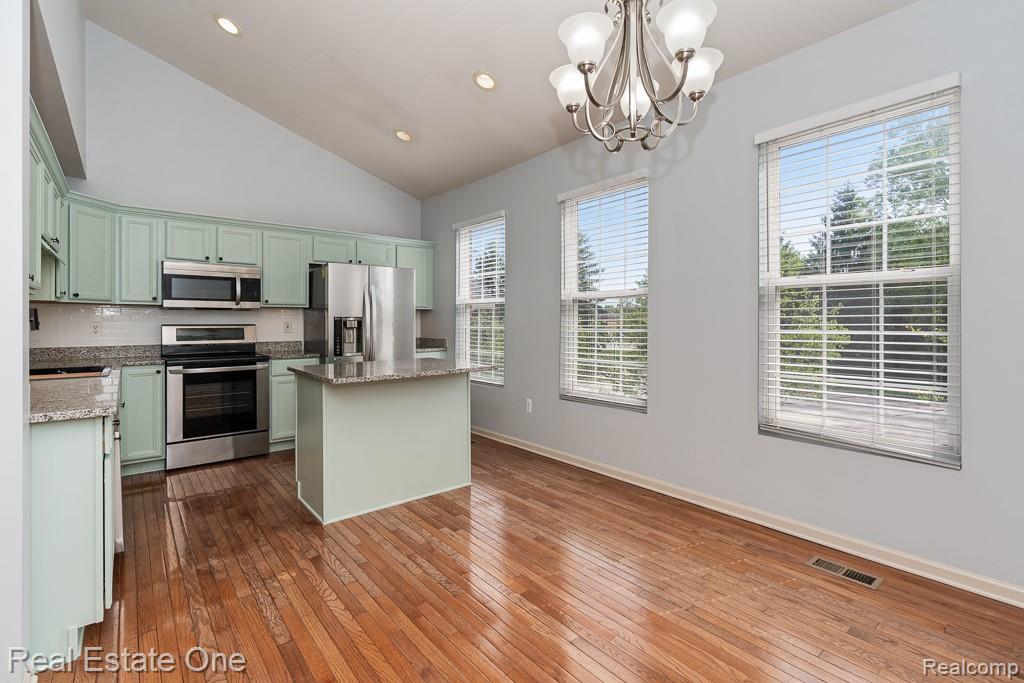 6963 Edgewater Drive Property Photo 8