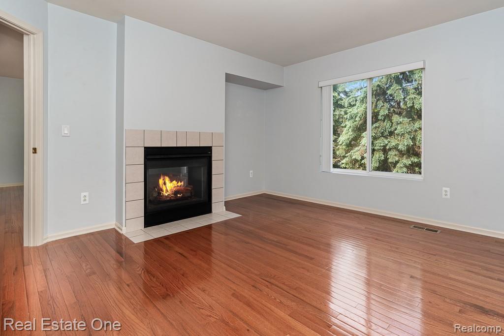 6963 Edgewater Drive Property Photo 10