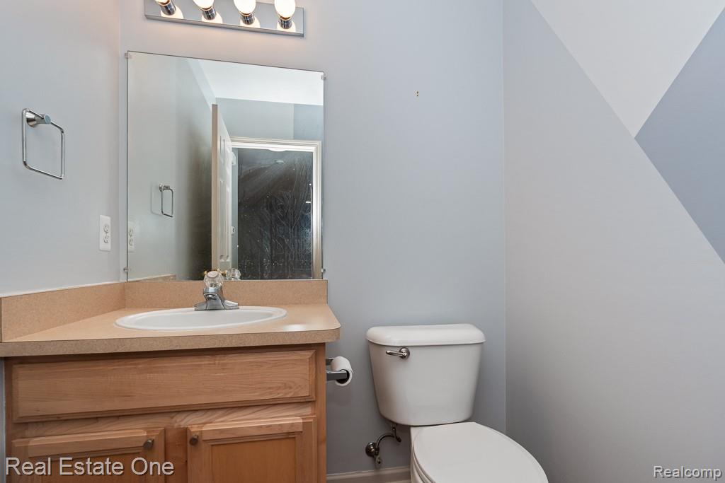 6963 Edgewater Drive Property Photo 11