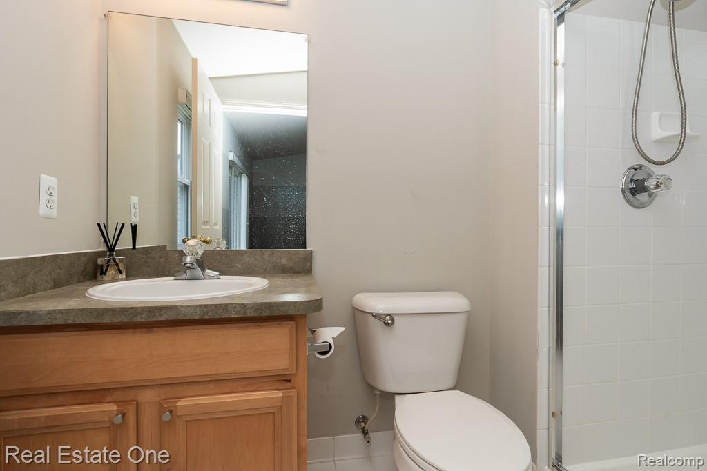 6963 Edgewater Drive Property Photo 18