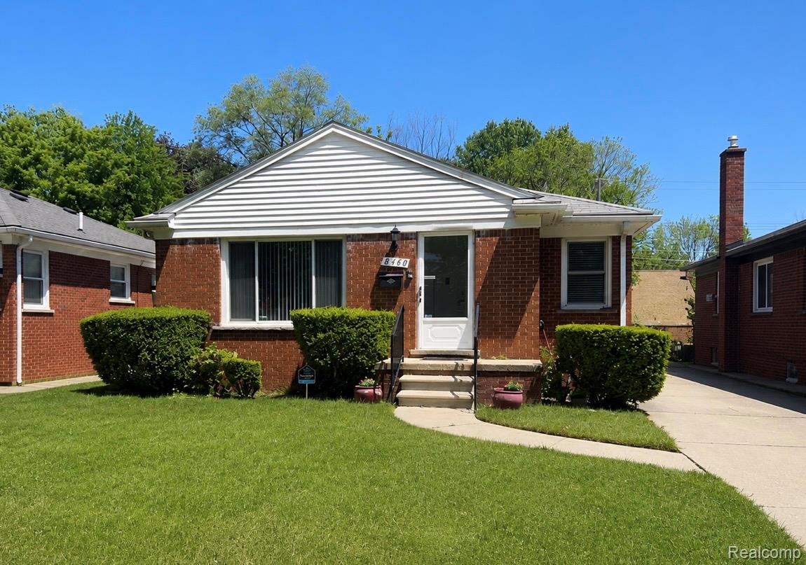 8460 Riverview Street Property Photo 1