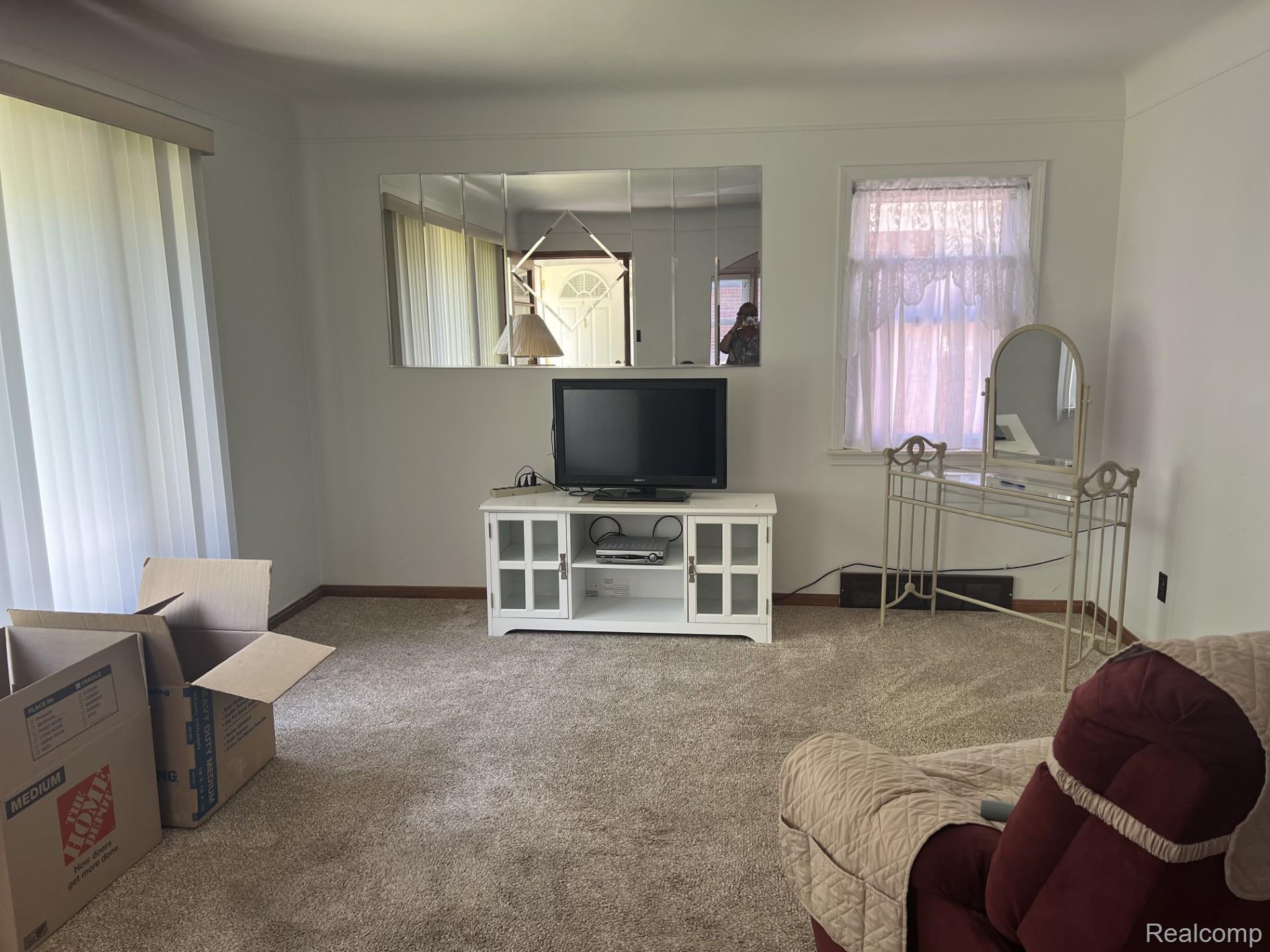8460 Riverview Street Property Photo 2