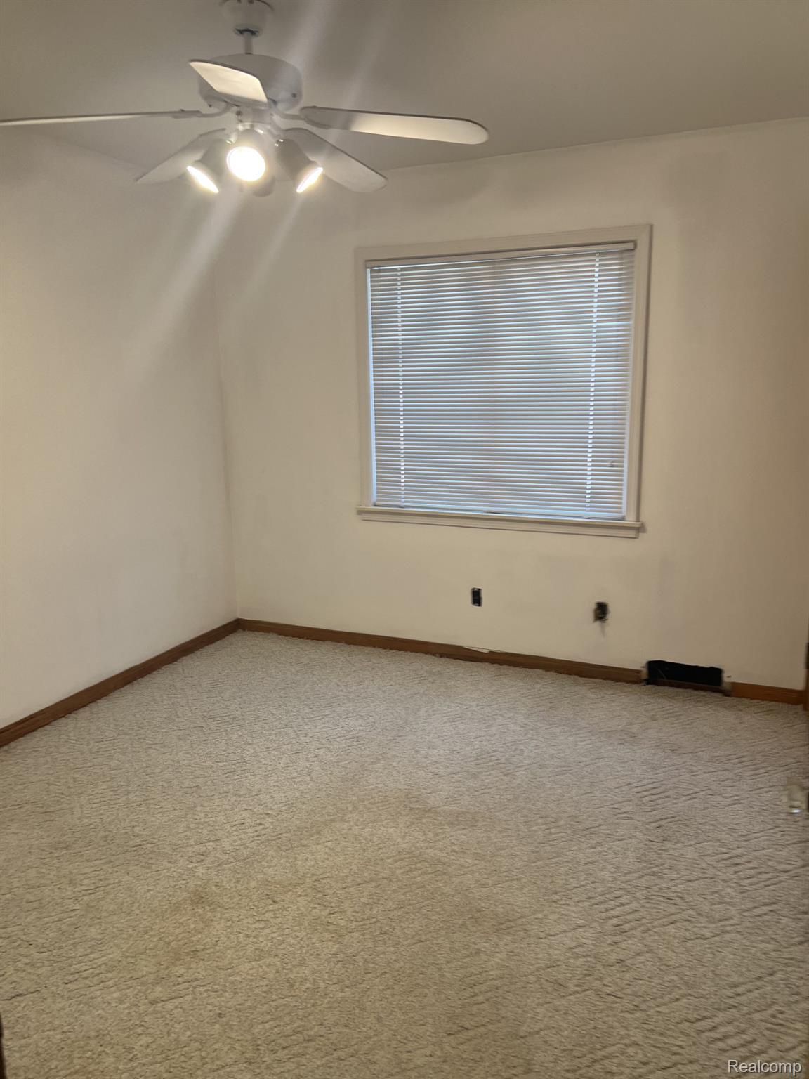 8460 Riverview Street Property Photo 7