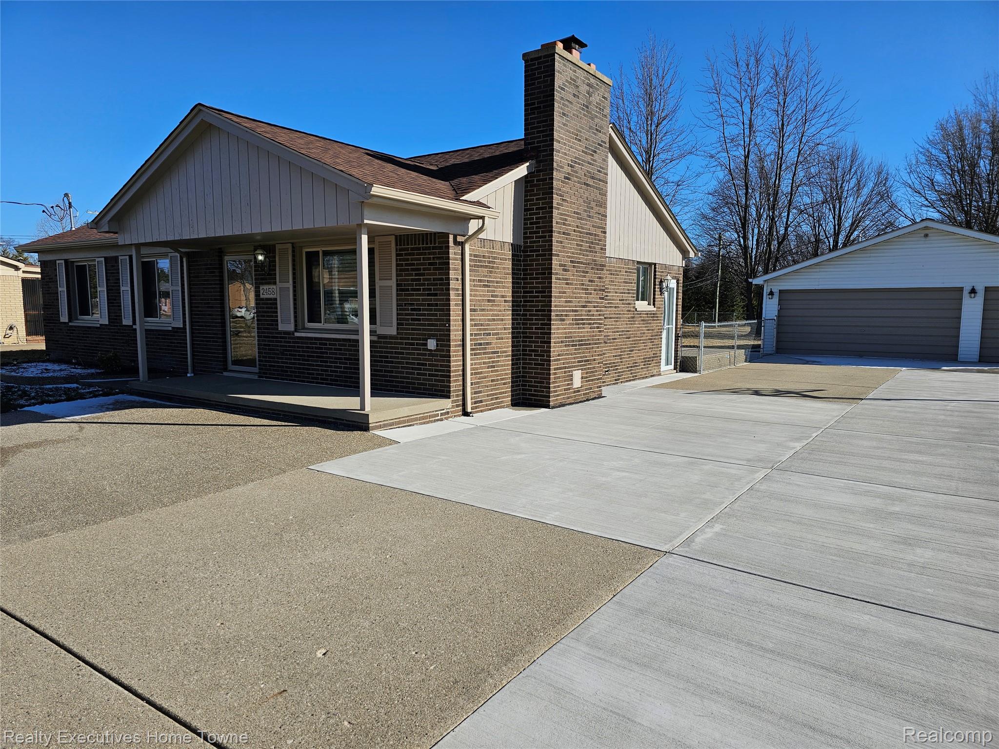 2458 Lindell Road Property Photo 2