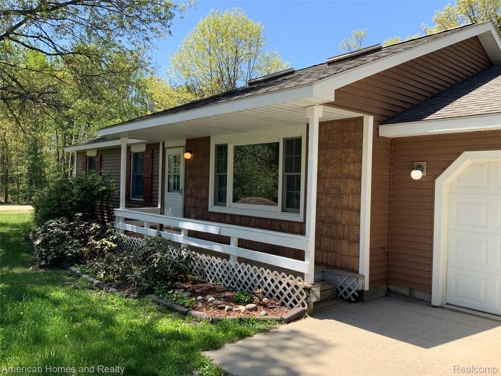 7395 Crestwood Drive Property Photo 1