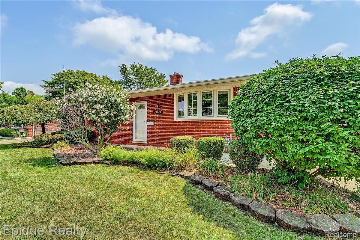 29749 Ailanthus Drive Property Photo 2